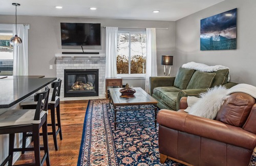 Snowmass Village Condo | Snowmass’ finest. Steps 2 the Slopes. Walk 2 grocery Pool hot tub parking wifi