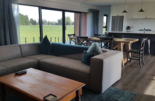 Ohakune House | Snowmass: Meadow View Lodge
