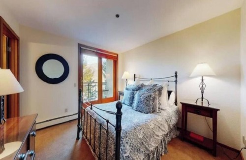 Snowmass Village Condo | Snowmass Village | 3 Bedroom | Ski-In, Ski-Out