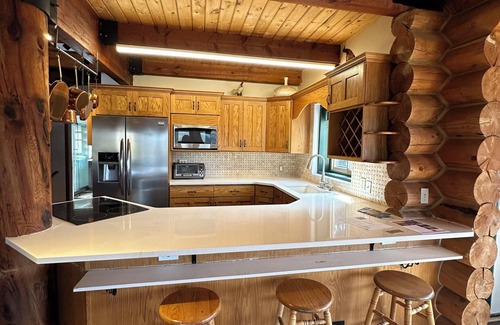 Timber Lakes House | Snowmobile skiing snowshoing beautiful 5 bedroom cabin in uinta mountains