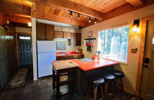 Arnold Cabin | SNOWPLOW SERVICE INCLUDED FOR THE 2025-2026 WINTER SEASON!