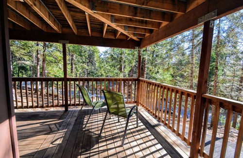 Arnold Cabin | SNOWPLOW SERVICE INCLUDED FOR THE 2025-2026 WINTER SEASON!