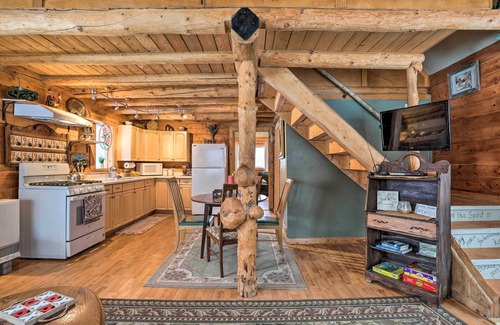 Knik-Fairview Cabin | 'Snowshoe Cabin' w/Gas Grill: Fish & Hike!