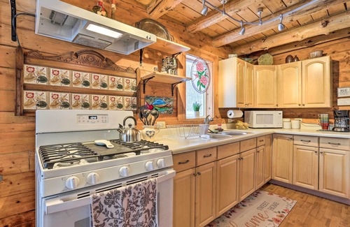 Knik-Fairview Cottage | 'snowshoe Cabin' w/Gas Grill: Fish & Hike!
