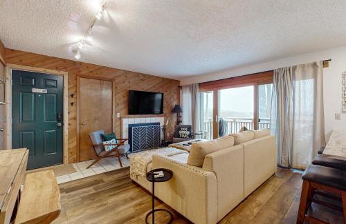 Bellaire Apartment | Snowshoe Condo