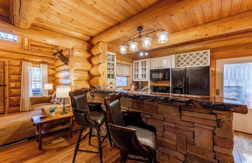 Slatyfork Farm House | Snowshoe View Log Cabin | Hot Tub & Mtn Luxury