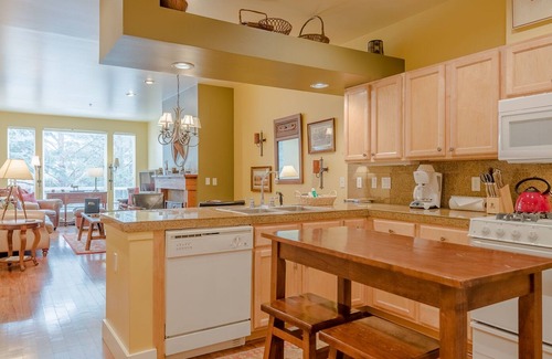 Ketchum Condo | Snowstar Condo 13 - Walk to Downtown Ketchum & Bald Mt Lifts + Hot tub