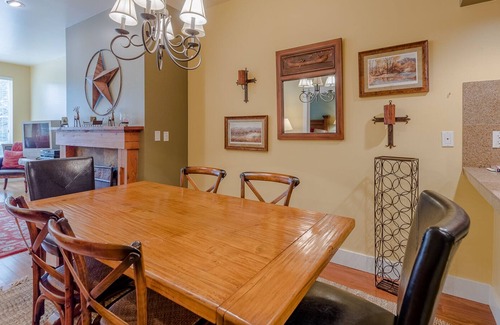 Ketchum Condo | Snowstar Condo 13 - Walk to Downtown Ketchum & Bald Mt Lifts + Hot tub