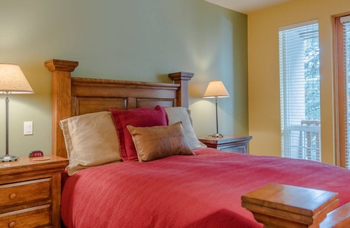 Ketchum Condo | Snowstar Condo 13 - Walk to Downtown Ketchum & Bald Mt Lifts + Hot tub