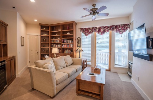 Ketchum Condo | Snowstar Condo 18- Walk to Ski Lifts with Onsite Exercise Room & Hot Tub