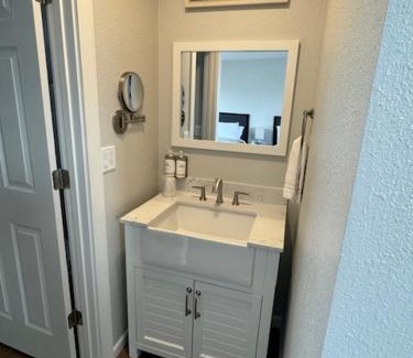 Saratoga Hotel | Snowy Mountain Inn