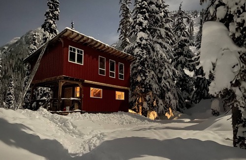 Thompson-Nicola Regional District Cabin | Snowy Mountain Lodge