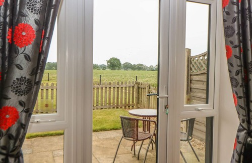 East Dereham Cottage | SNOWY OWL BARN, romantic, character holiday cottage in Shipdham