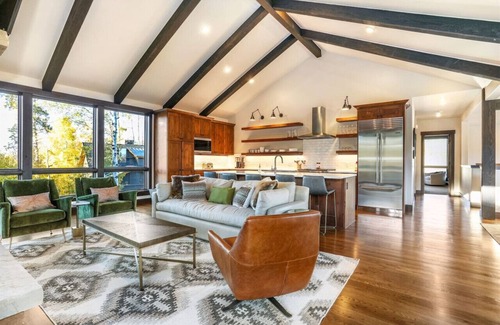 Silverthorne House | Snowy Peaks Retreat - Mountain Modern Meets Mid-Century