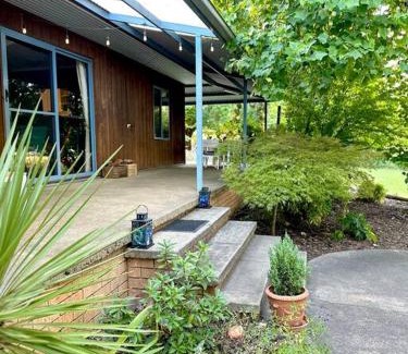 Tumbarumba House | Snowy Valleys iconic stay - Moonshiner Cottage @ Distillery