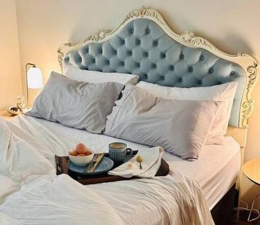 Tumbarumba House | Snowy Valleys iconic stay - Moonshiner Cottage @ Distillery