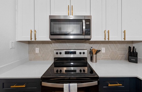 North Scottsdale Apartment | Snug 2BR-Pool, BBQ,Prkng, Yoga Rm, Gym, Cabanas