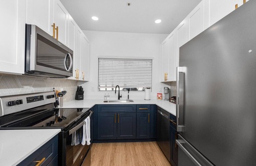 North Scottsdale Apartment | Snug 2BR-Pool, BBQ,Prkng, Yoga Rm, Gym, Cabanas