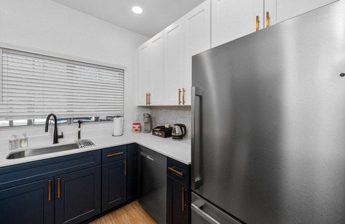 North Scottsdale Apartment | Snug 2BR-Pool, BBQ,Prkng, Yoga Rm, Gym, Cabanas
