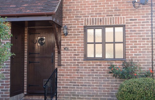 Beaconsfield Apartment | Snug apartment in the heart of Beaconsfield Old Town