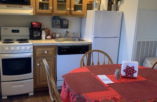 Sturgeon Bay Cottage | Snug Harbor Inn - 2 Bedroom Cottage