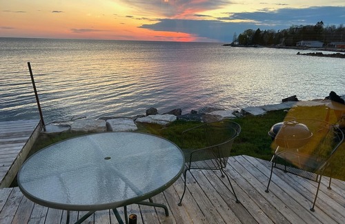 Sturgeon Bay Cottage | Snug Harbor Inn - Port Cottage