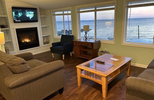 Sturgeon Bay Cottage | Snug Harbor Inn - Port Cottage