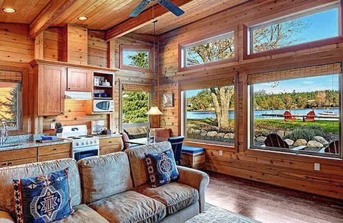 Friday Harbor Cabin | Snug Harbor Resort and Marina - One Bedroom Waterfront Cabin