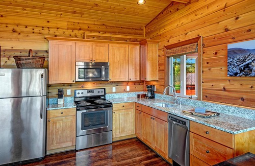 Friday Harbor Cabin | Snug Harbor Resort and Marina - Two Bedroom Water View Cabin, King Beds