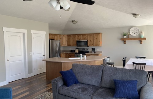 West Valley City House | Snug Home with fenced yard,10 min from the airportSLC, 20 min to most ski areas
