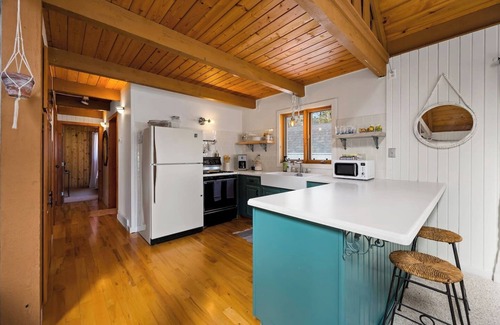 Sturgeon Bay Cabin | "Snug Life" - Sturgeon Bay Lakeshore Cabin - Barrel Sauna