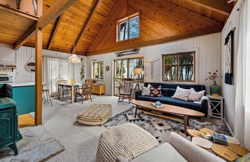 Sturgeon Bay Cabin | "Snug Life" - Sturgeon Bay Lakeshore Cabin - Barrel Sauna