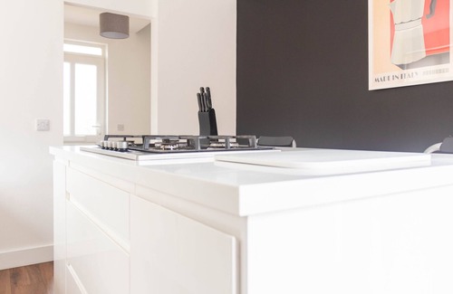 Uphall House | Snug Modern Home in Livingston