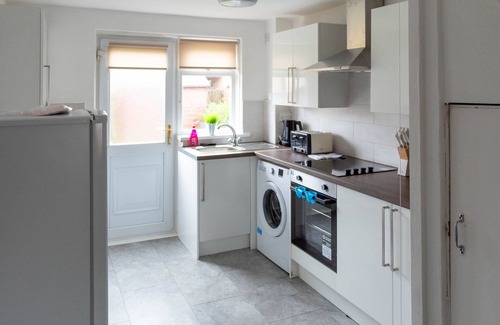 Linwood House | Snug Modern Home in Linwood
