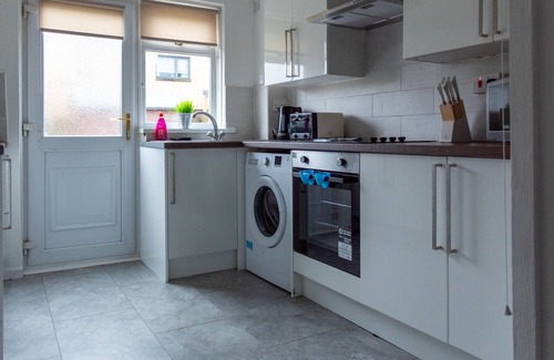 Linwood House | Snug Modern Home in Linwood