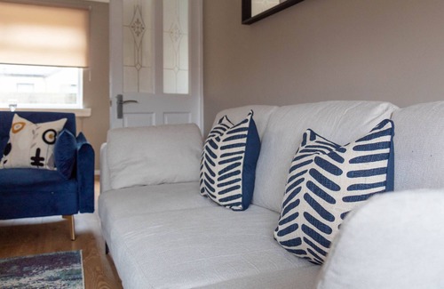 Linwood House | Snug Modern Home in Linwood