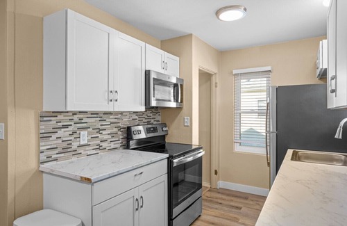 Central - Terry House | Snug, neighborly home perfect for your small group