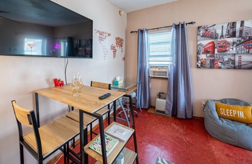 Spring Garden Apartment | SNUG studio nestled in the heart of center city!