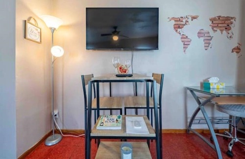 Spring Garden Apartment | SNUG studio nestled in the heart of center city!