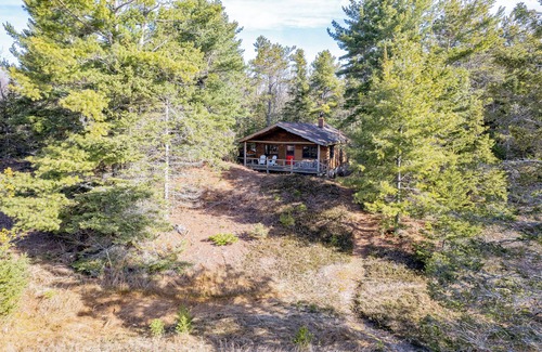 Manistique Cabin | Snug UP: On Lake Michigan Perfect Couples Getaway!