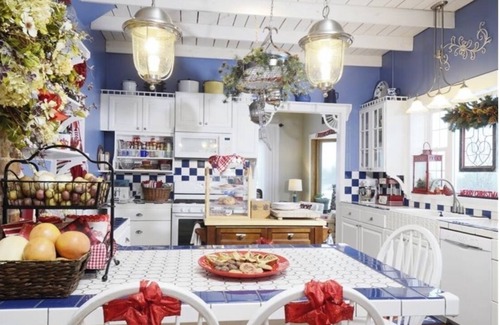 East Jordan House | Snuggled in snow country-Private get-away from the city—pet friendly countryhome