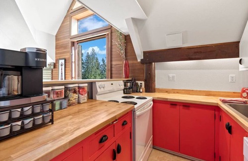Bremerton House | Snuggler's Cove-Townhouse w/Beach Access & Kayaks