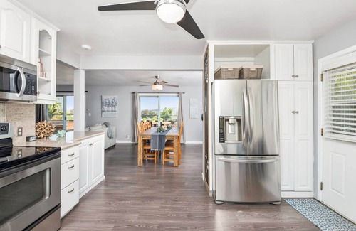 Central Escondido House | So Cal Charmer Oversized Heated Pool Hot Tub