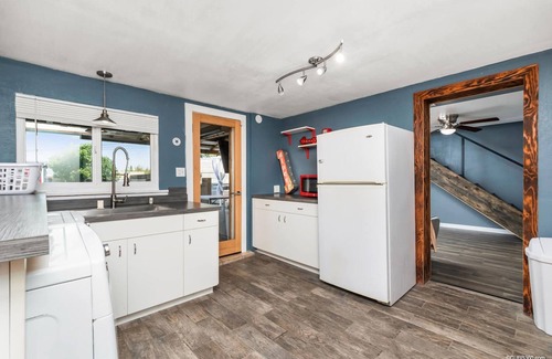 Central Escondido House | So Cal Charmer Oversized Heated Pool Hot Tub