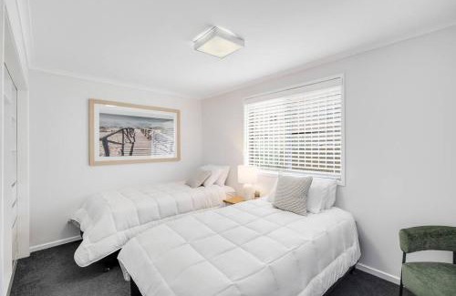Kearneys Spring Apartment | So Central, So Comfortable!