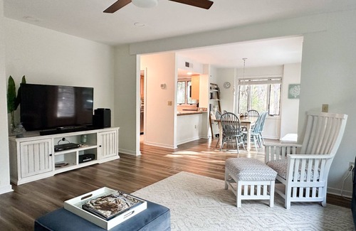 West Beach Village Villa | So close to the beach! Beautifully renovated villa 3BD 3BA. Fairway Oaks W Beach