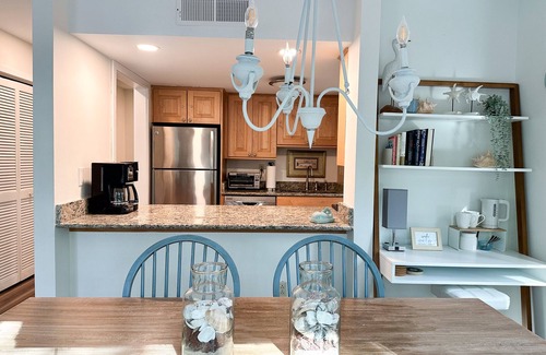 West Beach Village Villa | So close to the beach! Beautifully renovated villa 3BD 3BA. Fairway Oaks W Beach