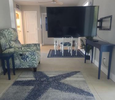 Truckland House | So Coastal! Pet friendly and free early check in!