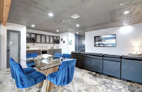Cox Heights House | So Scottsdale Modern Bungalow w/6 Bdrms!