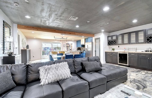 Cox Heights House | So Scottsdale Modern Bungalow w/6 Bdrms!